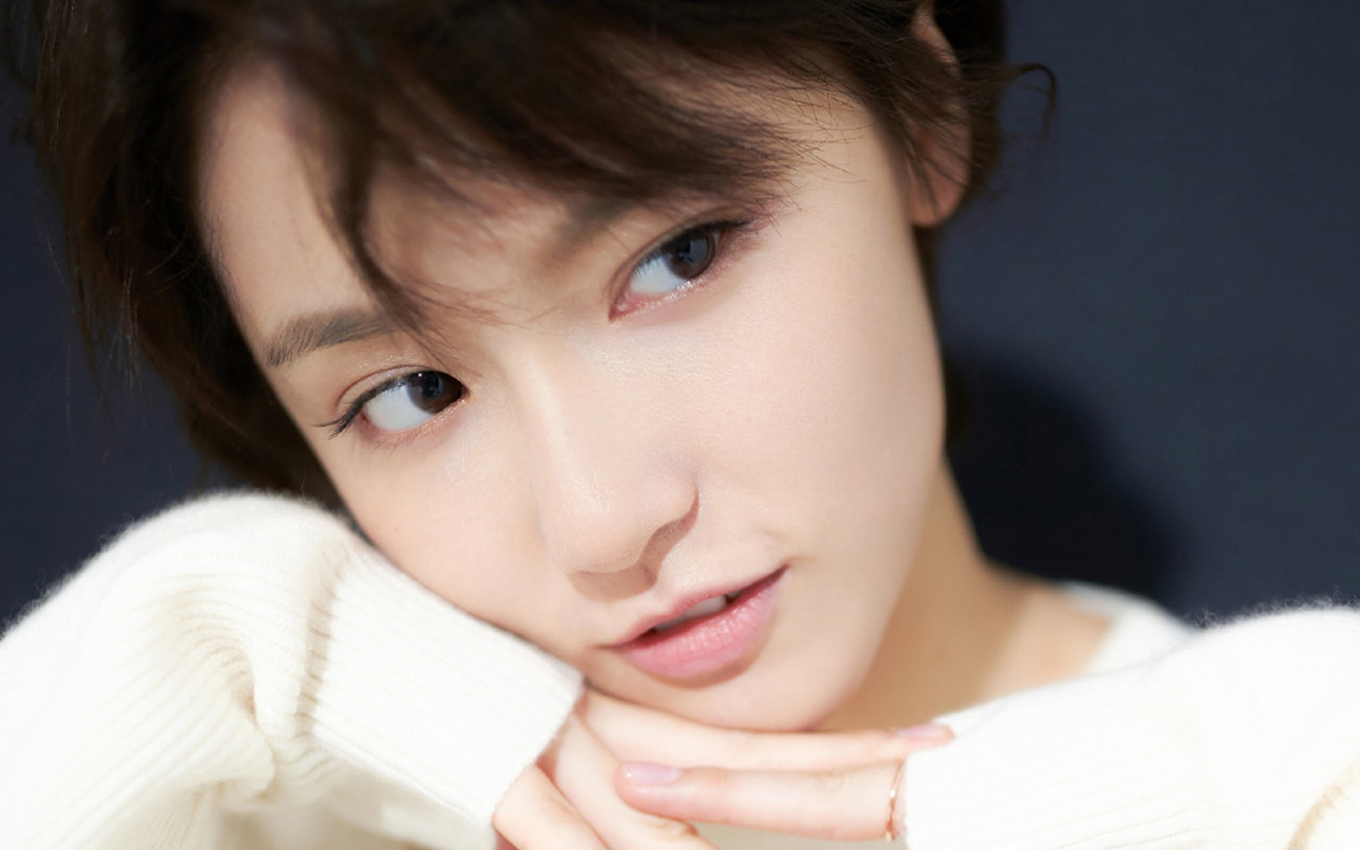 “英超强强对话:豪门对决激烈上演,榜首之争白热化”,英超豪门多