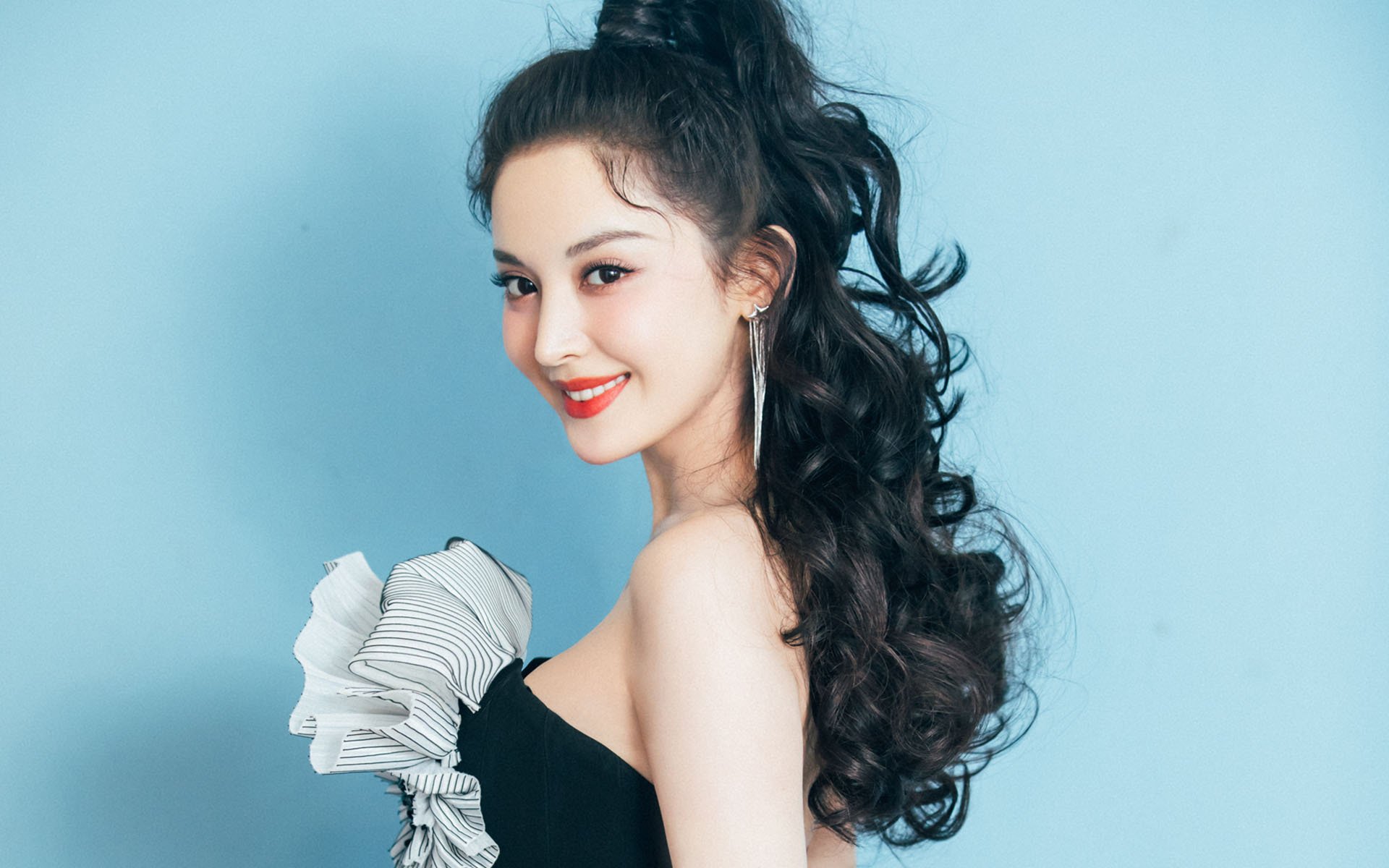 “长局大战，投手与击球手的极限对决，谁能笑到最后？”，投球手接杀