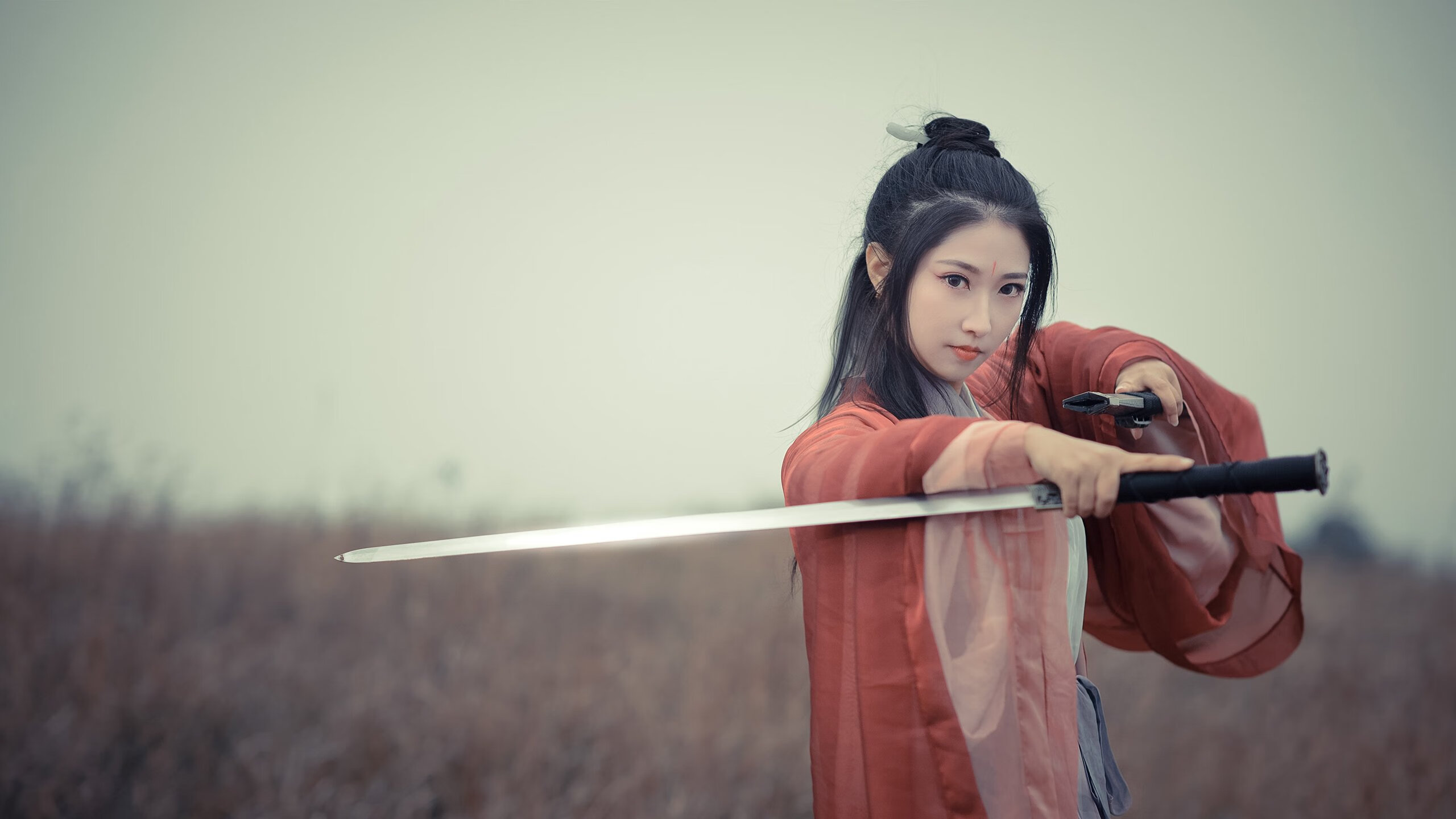 “雪地追逐：白色战场上的速度传奇”，007雪地追逐