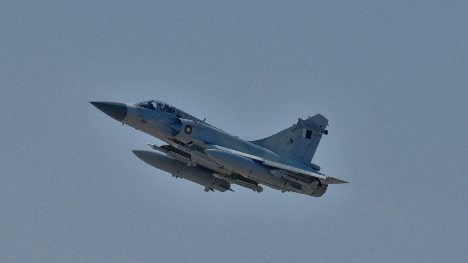 纪律风波:某球队因场外行为被重罚,矛头指向管理层,足球队纪律