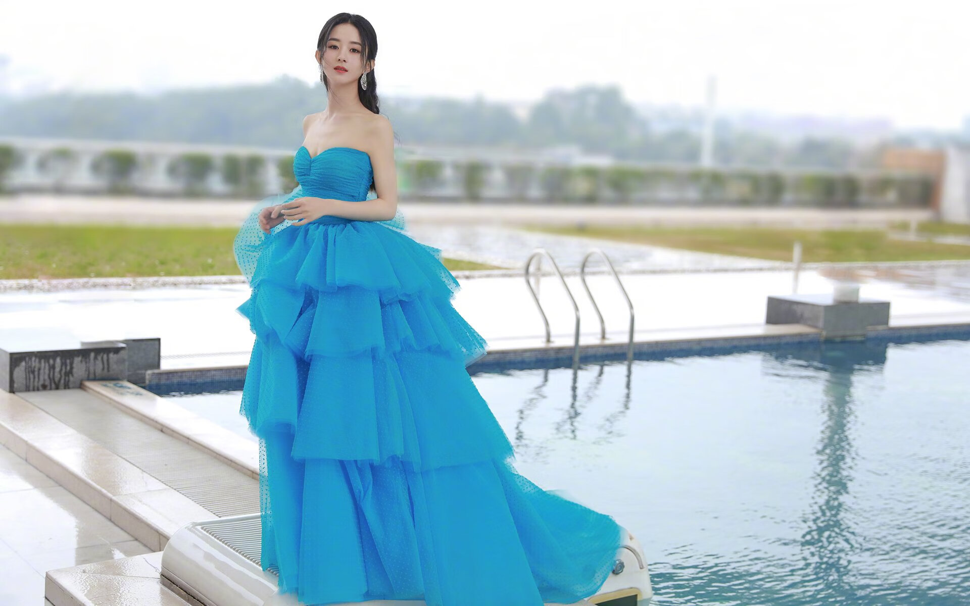 决赛巅峰对决，实力较量引人瞩目，决赛现场巅峰对决口号